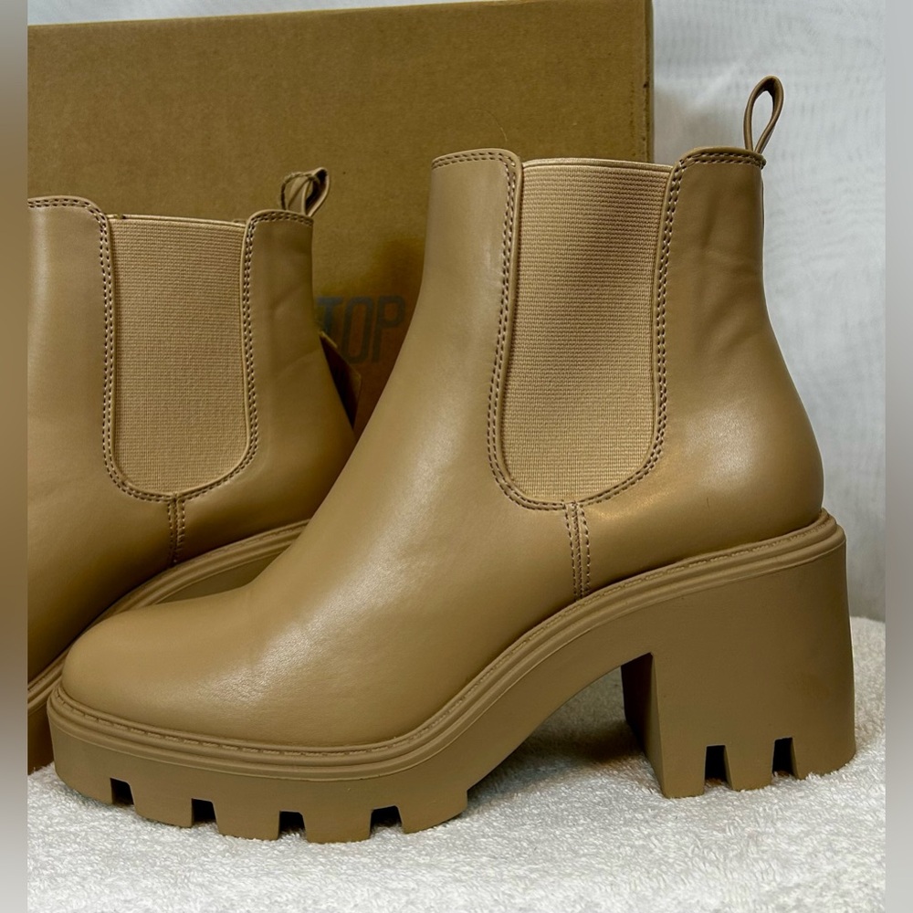 Redtop Chunky Heel Women’s  Platform Chelsea Boots / tan / Sz 9